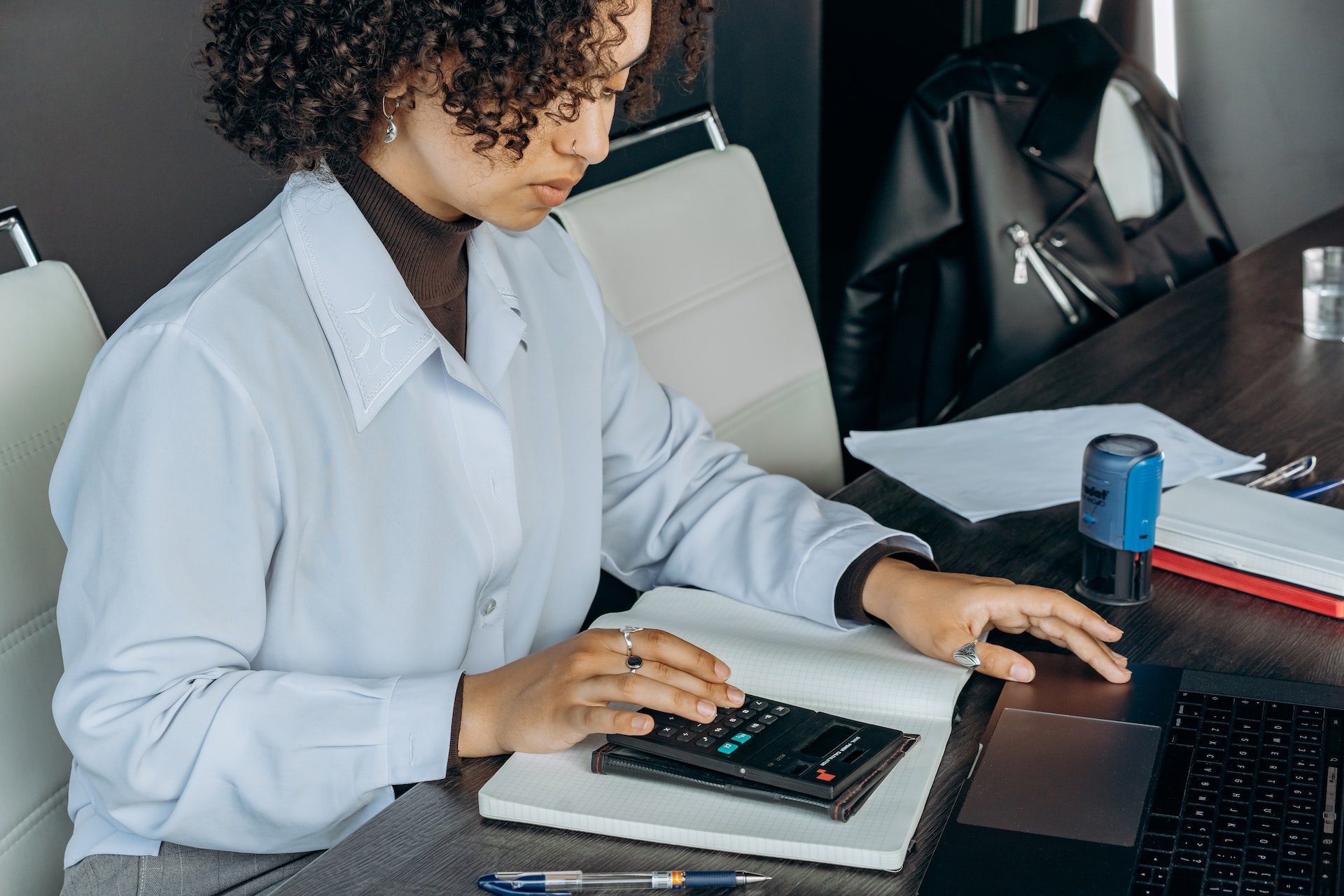 An Accountant Using a Calculator<br />
